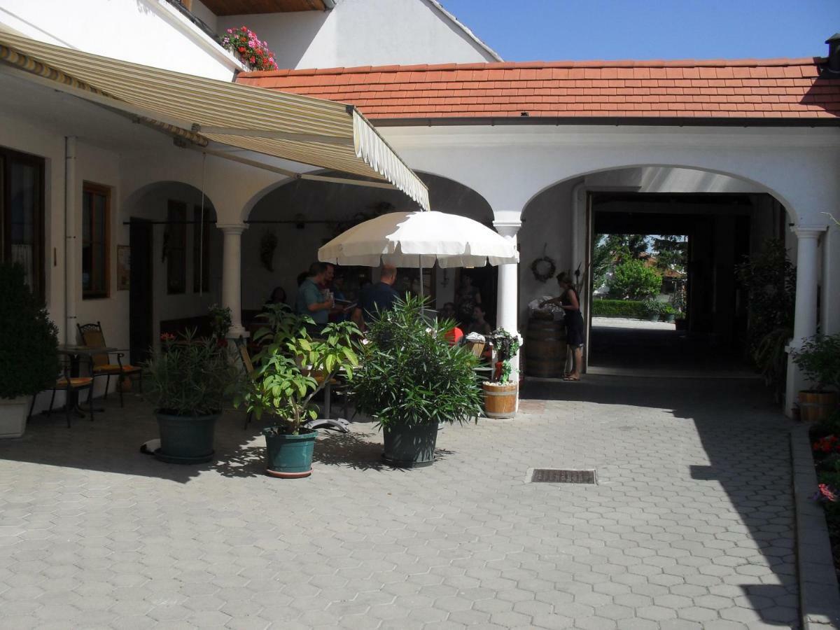 Andreashof Moerbisch Hotel Moerbisch Am See Ngoại thất bức ảnh